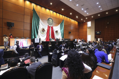 Este lunes 26 de agosto, legisladores participaron en la sesión de la Comisión de Puntos Constitucionales, en Ciudad de México.
