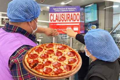 La Arcsa clausura una pizzería situada en un centro comercial de La Aurora.