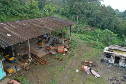 Vista. Toma aérea de una parte de la infraestructura abandonada de la mina La Tormenta en donde hubo una masacre y grupos delictivos se apropiaron del lugar.