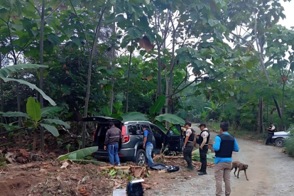 Los policías localizaron el vehículo de los presuntos secuestradores cerca del cementerio Jardines de Quevedo.