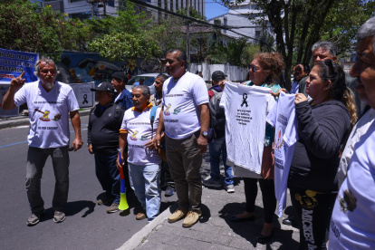 La esposa de un extrabajador fallecido comentó que ha presentado la documentación y la posesión efectiva pero aún no ha recibido la liquidación. Su esposo falleció hace un año.