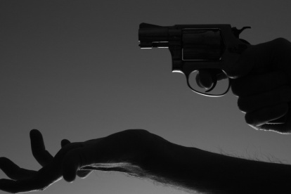 Referencial. Imagen sobre asalto con un arma