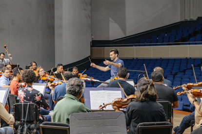 La OSG acompaña a los solistas en la velada.