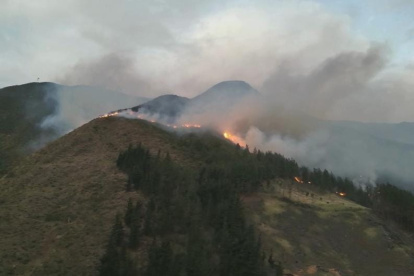El incendio forestal en Cotopaxi ha consumido aproximadamente 400 hectáreas.