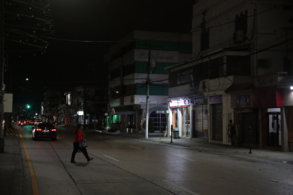 La av. Guillermo Pareja, calle principal de La Garzota, sin afluencia de gente ni vehiculos