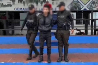 La detención fue grabada en redes sociales por los ciudadanos que pasaban por el lugar.