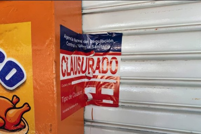 Presencia de cucarachas en las instalaciones, además de heces de ratas en alimentos motivó la inmediata clausura.