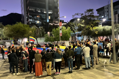 Cita. Parte de la comunidad venezolana se reunió en Quito este 28 de agosto para exigir la presentación de actas de escrutinio, al cumplirse un mes de las elecciones.