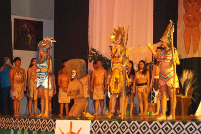 Todos los trajes que lucieron los participantes fueron confeccionados con materiales de los campos.