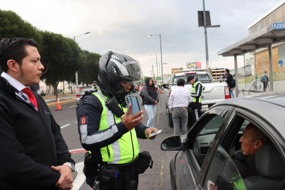 Los gentes se ubicaron en la avenida Quitumbe Ñan y Cóndor Ñan, en el sur de Quito.