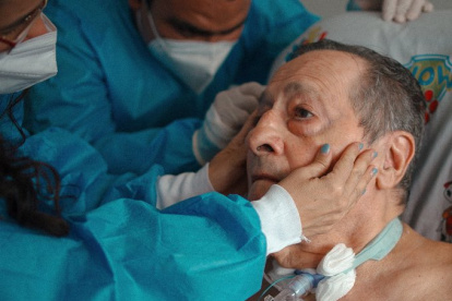 María Fernanda Restrepo espera que su padre pronto pueda ser trasladado a su casa.