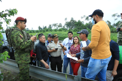 Hecho. Autoridades analizaron qué sitio es oportuno para levantar la obra.