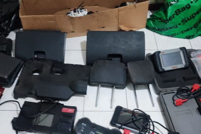 En el taller mecánico se encontró una variedad de repuestos, los mismos que no justificaban su procedencia.