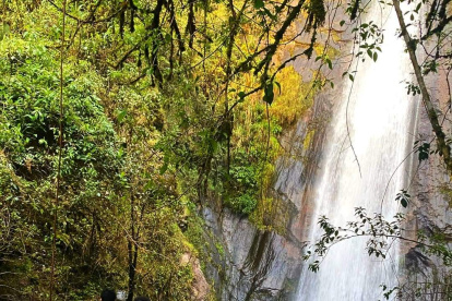 Atractivo. Los ciudadanos llegan por las dos cascadas del sitio. Cada una tiene 120 metros de altura.