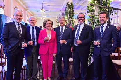 Vicente Vallarino, Óscar Orrantia, Rocío Salazar, Iván Baquerizo, Juan Xavier Cordovez y José Enrique Rivas.