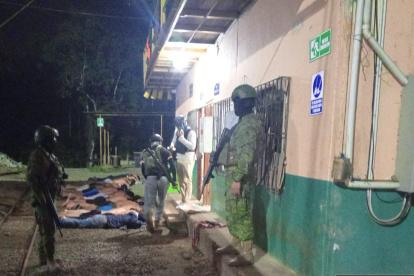 Los trabajadores de la mina fueron sometidos por el personal militar