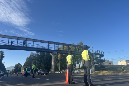 En la av. Simón  Bolívar, sector el Troje se realizó el dispositivo de control de velocidad.