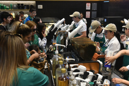 Starbucks, en su primer año abrirá cinco establecimientos.