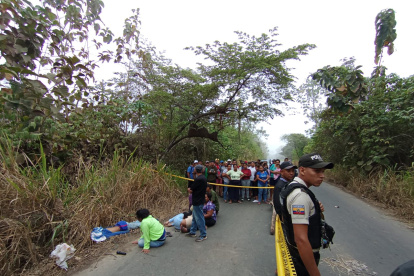 Inseguridad. La Policía realiza la investigación del cuerpo que se encontró en Vinces.