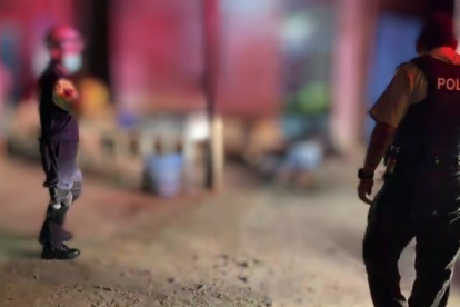 La policía investiga las muertes violentas en el cantón Naranjal.