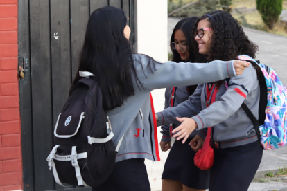 Estudiantes ingresan a un nuevo año lectivo en la Sierra y Amazonía.