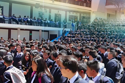 Este lunes retornan a clases estudiantes de primaria y secundaria en las regiones Sierra y Amazonía.