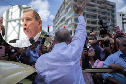 Edmundo González Urrutia, hablando durante un acto de campaña.
