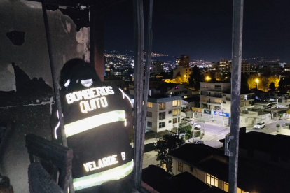 La explosión ocurrió en el quinto piso del edificio ubicado en el norte de Quito.