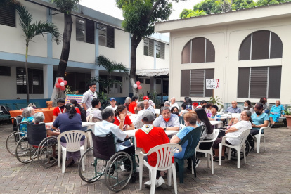 La Fundación Frente de Protección Social es una institución dedicada a brindar atención integral a adultos mayores.