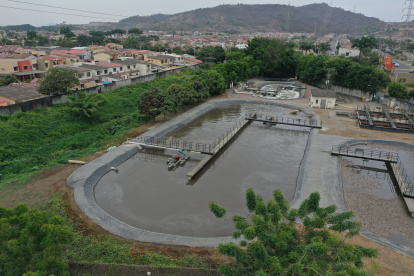 Sistemas. En la parroquia existe un aproximado de 45 plantas de tratamiento de cada urbanización. En total hay más de 60 etapas distribuidas en toda La Aurora.