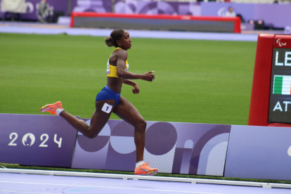 Kiara Rodríguez fue ampliamente superior a sus rivales en la prueba de los 100 m planos, categoría T46/47.