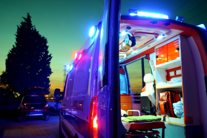 El niño estaba solo en el carro, mientras su madre estaba dentro de la gasolinera.