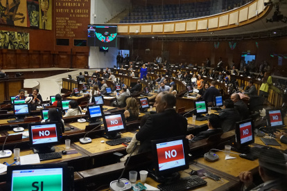 Asamblea Nacional rechaza fallo judicial que ordena retomar juicios políticos.