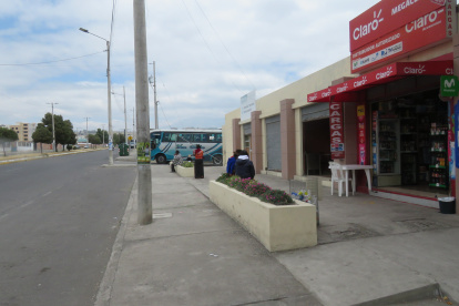 Terminal. En el intercantonal, este es el panorama, casi todo está cerrado.