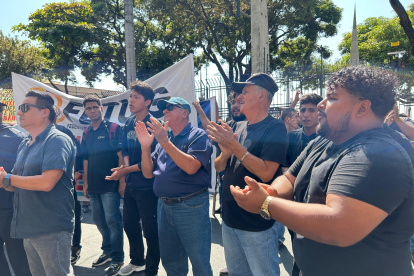 Un grupo de transportistas protestaron frente al Municipio de Guayaquil el pasado jueves 29 de agosto.