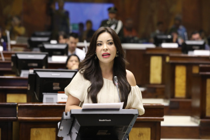 La decisión de Pamela Aguirre no ha sido bien recibida en el correísmo.