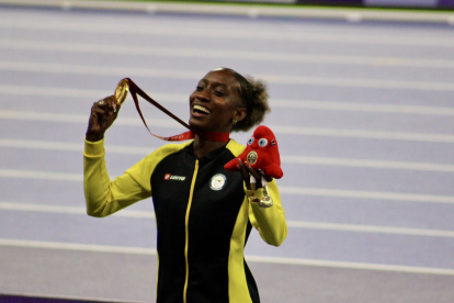 Kiara Rodríguez, y su medalla de oro en los paralímpicos.