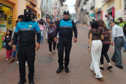 Control. Los agentes de control metropolitanos planifican los operativos en distintos puntos de Quito