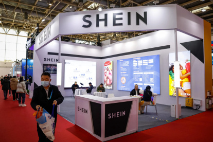 Fotografía de archivo de una stand de la marca Shein.