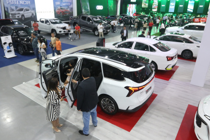 Exposición. La feria de Auto Show que se realiza todos los años en Guayaquil, donde se venden carros híbridos.