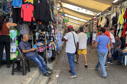 Locales. Los comerciantes deberán renovar sus permisos para usar ese espacio público cada año.