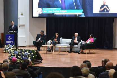 Acto. El Congreso Eucarístico contó con la presencia de Rosalía Arteaga, Carlos Holguín y Juana guasgua.