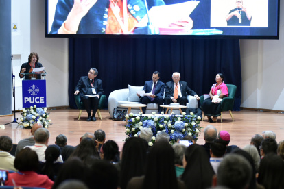 En el congreso, también, intervino la Dr. Rosalía Arteaga.