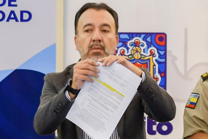 El expediente con la solicitud de revocatoria de mandato contra el alcalde de Quito, Pabel Muñoz, llegó al CNE.