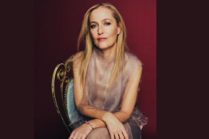 Gillian Anderson tiene un largo historial de belleza: en 1996, la revista FHM la eligió como la mujer más sexy del mundo; en 1997, People la incluyó entre las 50 personas más bellas del mundo; y en 2008, FHM volvió a nombrarla una de las 100 mujeres más sexys del año.