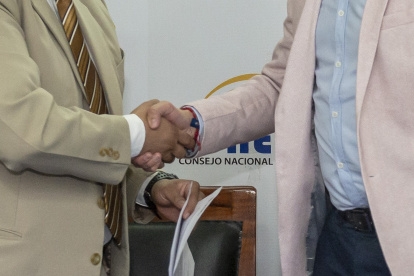 El CNE califica y aprueba las alianzas políticas que participarán en las elecciones de 2025.