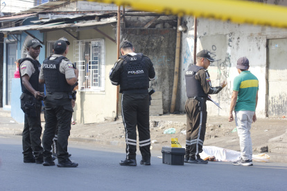 Panorama. El hijo de la víctima observaba el cadáver de su padre