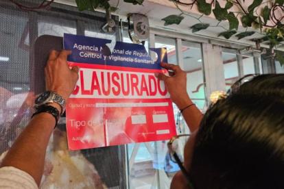Acción. Uno de los locales de comida que Arcsa clausuró por incumplir con las normas de higiene.