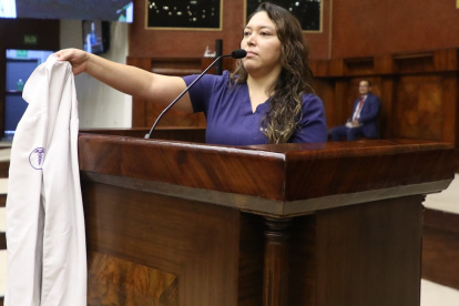 Los médicos posgradistas expusieron su precaria situación en la Asamblea, por el impago de sus becas desde el Estado.