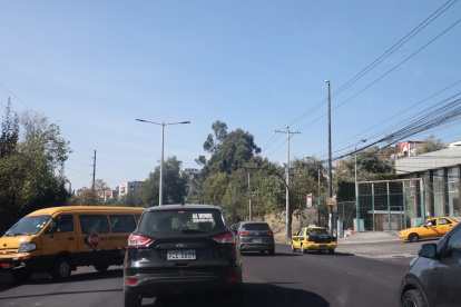 El corte de luz, que afectó a distintas ciudades de Ecuador, provocó un apagón en los semáforos en Quito.